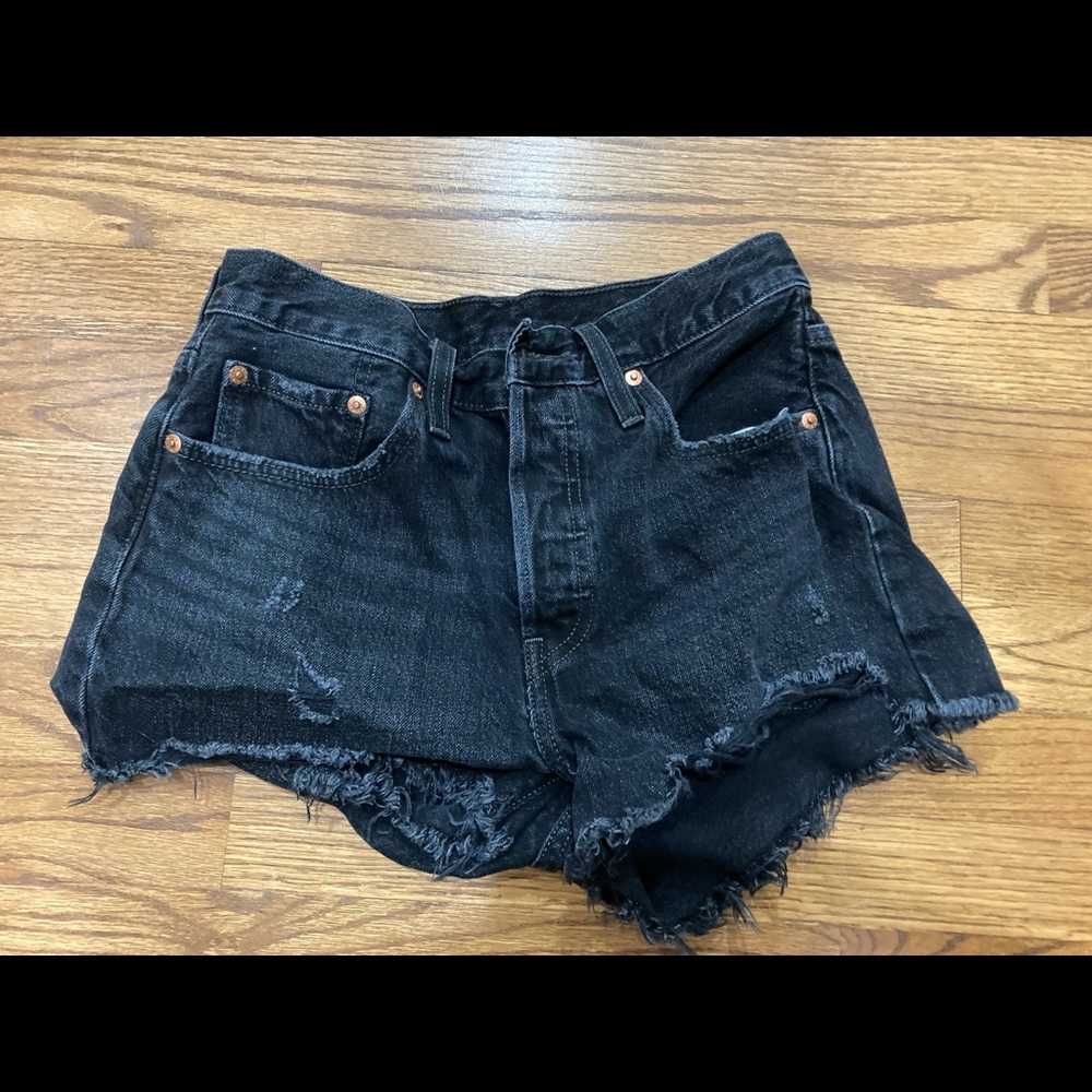 5 for $25! Levi’s jean shorts - Picture 4 of 6